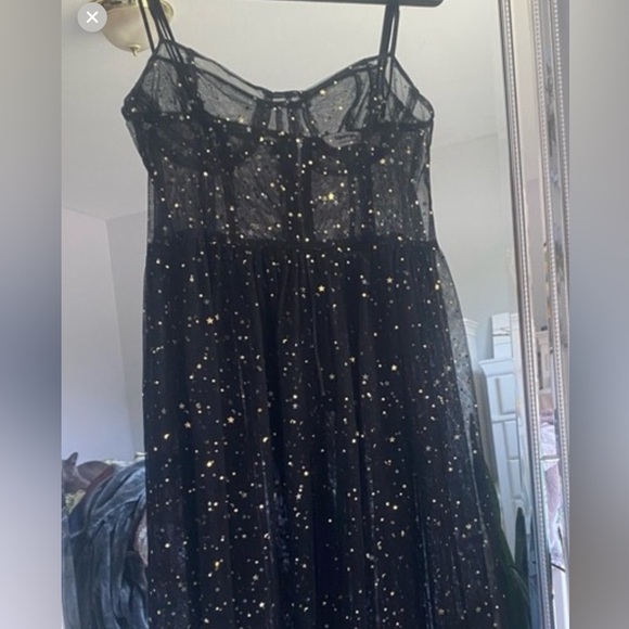 Showpo Black and Gold Star Maxi Dress - Picture 2 of 8